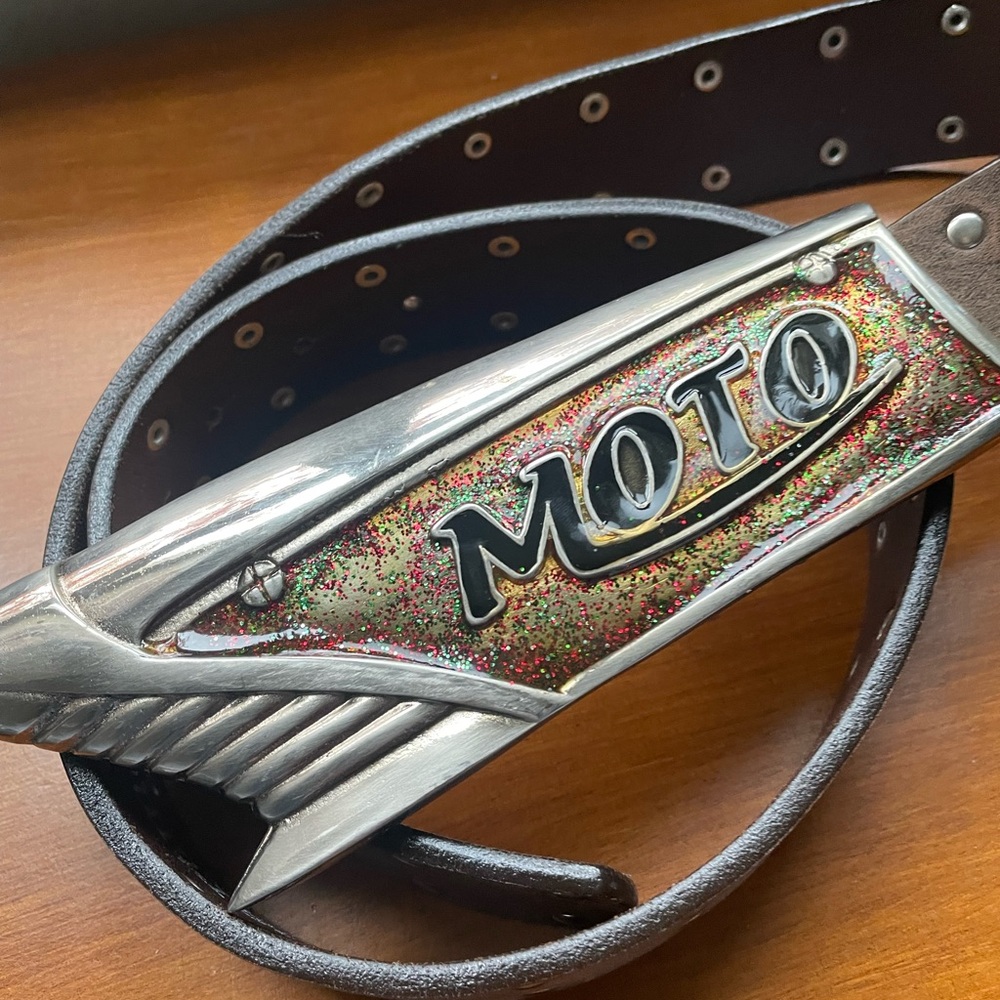 Vintage APARTMENT brand leather belt / moto buckle / 32" /